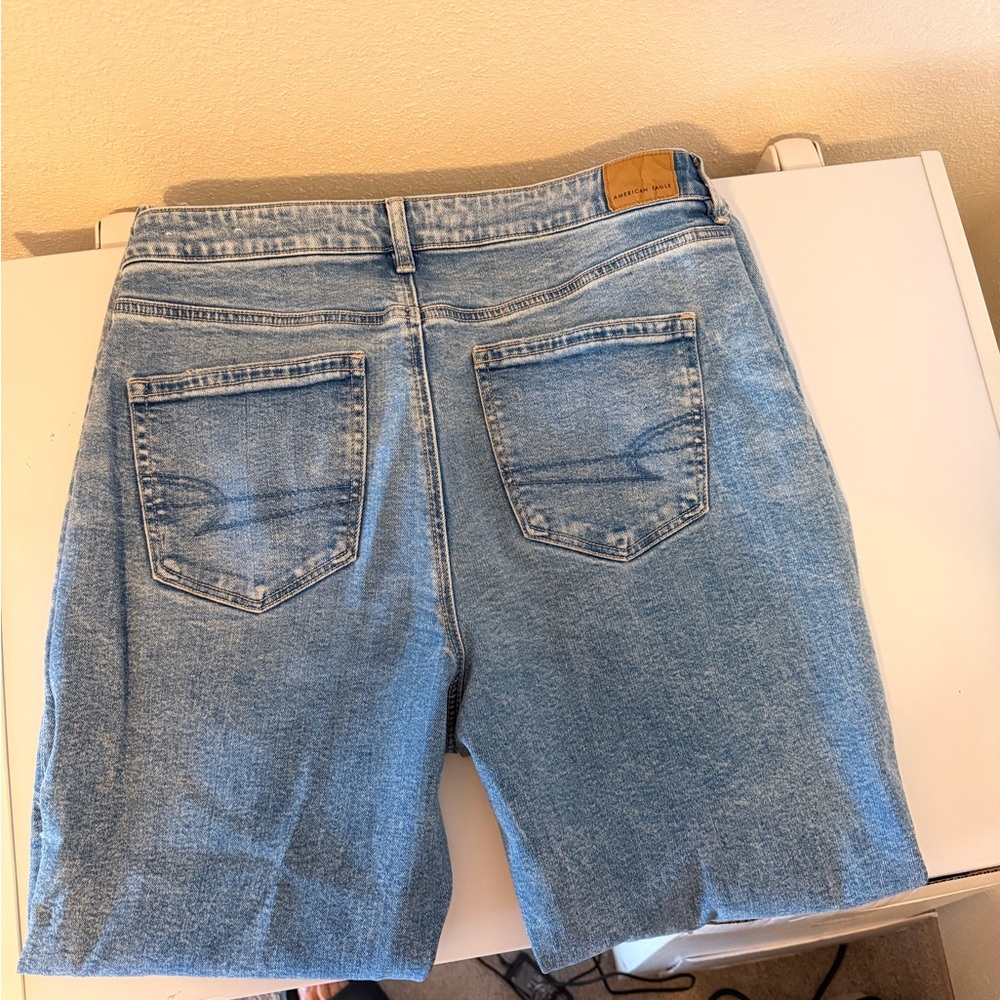 American Eagle. Light Wash Mom jeans. Size 12.